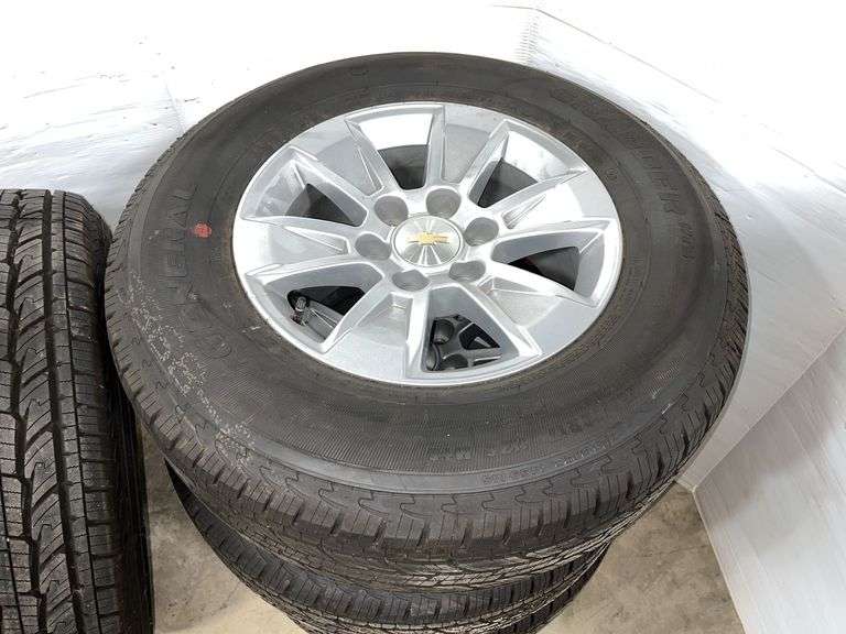 General off Silverado 255/70R17, rims only - Albrecht Auction Service