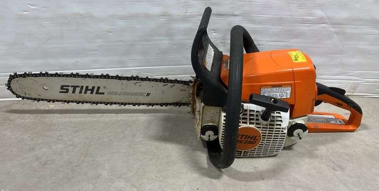 STIHL MS250 chainsaw, 18