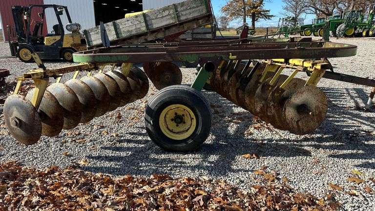 John Deere 210 14' Disk