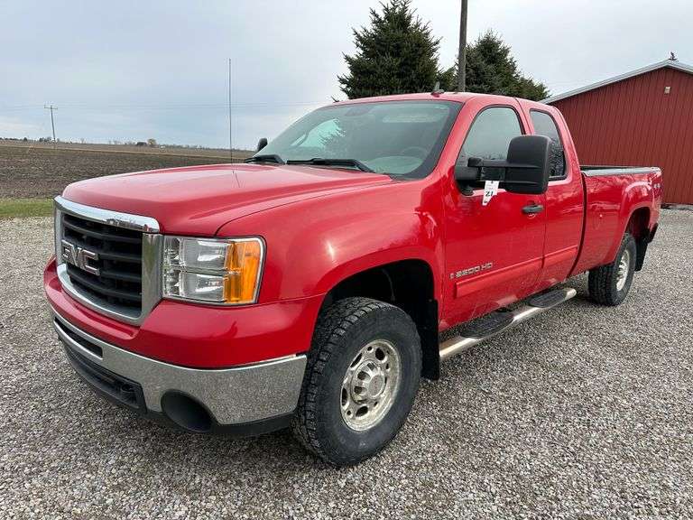 2008 Chevy Sierra SLE 2500 HD 4wd Extended Cab Pickup with 8' Bed, VIN:  1GTHK29K58E151413, (271,700 Miles), 6.0 Liter Gas, Automatic Transmission, Cooper LT265/75R16 Tires, Some Through Rust on Lower Rockers, Lens Cover for Upper Rear Cab Light is Broken.