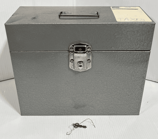 Metal file box, lockable with key, 12
