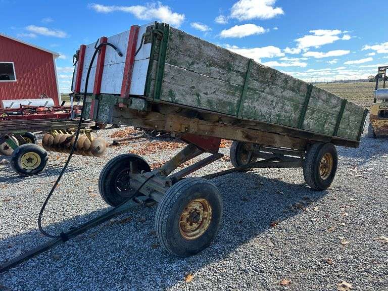 14' Wagon with John Deere Gear and Hydraulic Hoist
