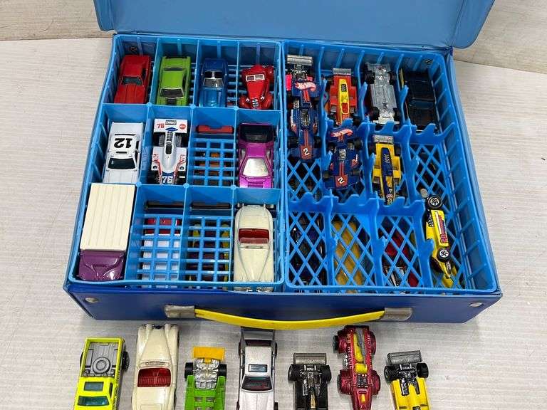 Vintage 1978 Matchbox carry case, and (48) Matchbox and Hotwheels cars