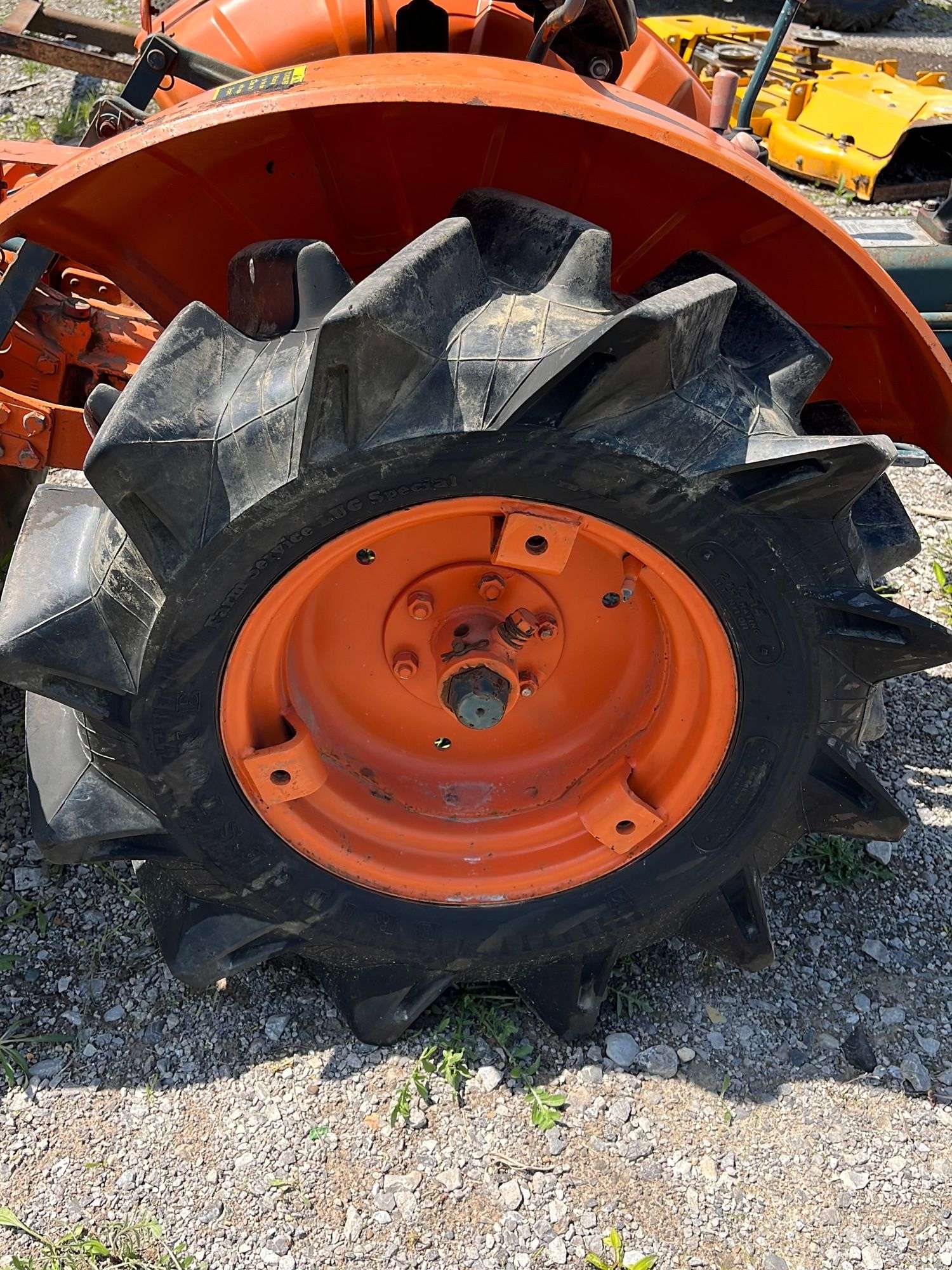 かこ4.5.6月分B Kubota B6000 with rototiller, diesel, 4x4, runs well