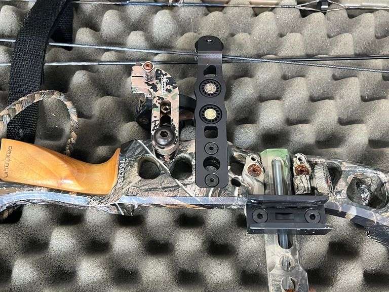 Mathews Drenalin compound bow, 30" draw with extreme sight, carolina