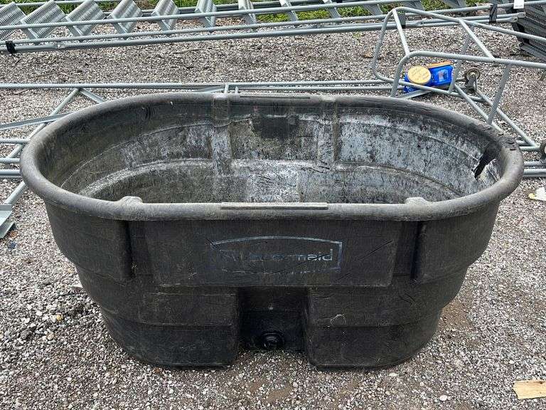 Rubbermaid livestock water tank, 50gallon, used, good Albrecht