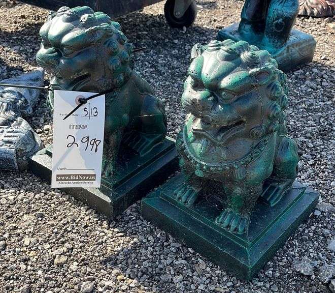 (2) Concrete foo dog statues, approx. 9" x 8" x 12", fair Albrecht