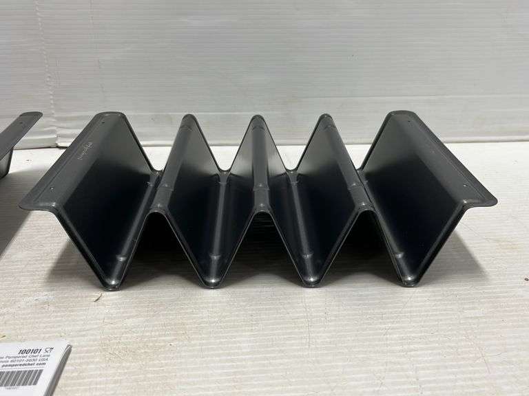 Set of (2) Pampered Chef Vshaped baking pans, can used as taco holders