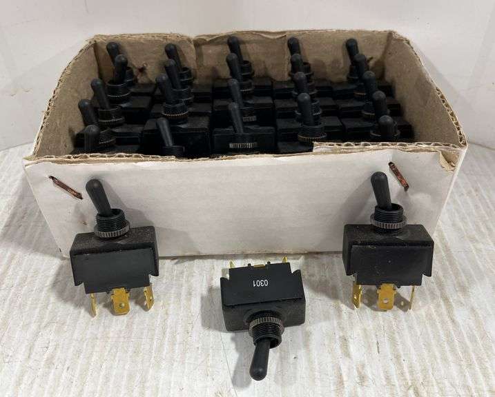 (25) Black toggle on/off switch, 12V, new - Albrecht Auction Service