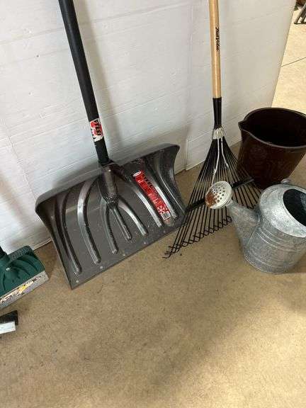 Snow shovel, rake, water broom/squeegee, driveway ice scraper ...