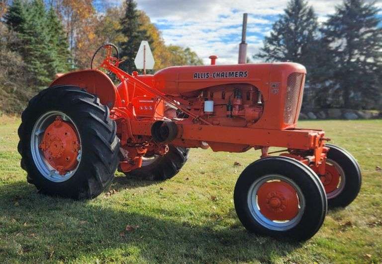 Believed to be a 1955 Allis-Chalmers WD-45 Tractor, Converted to a 12V System, New Coil and Alternator, Runs and Drives Great