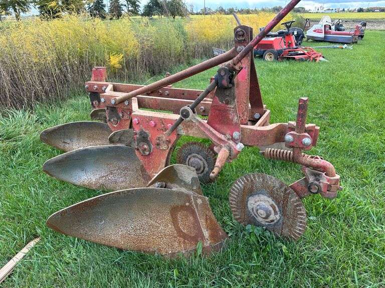 Massey Ferguson Model 66 3-pt. 3-14" Bottom Plow