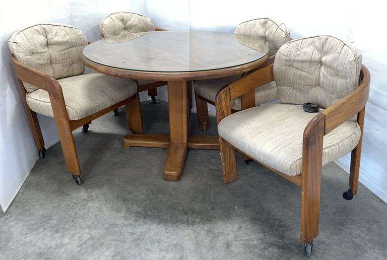 Dining table with (4) Chairs, table- 43"Dia x 29"H