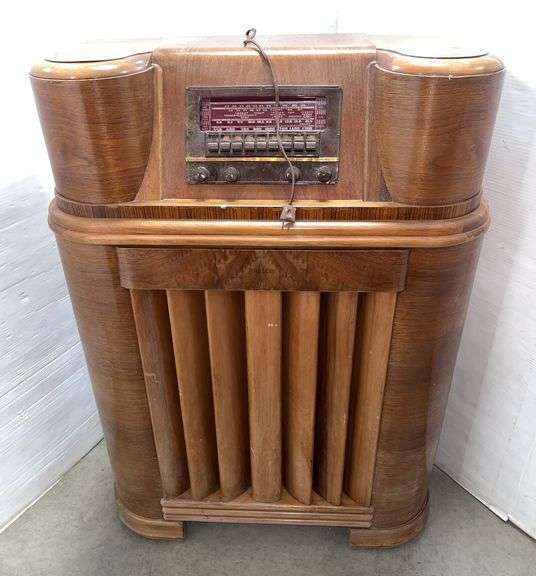 Antique Philco model 42-390 code 121 radio, 28 1/2"W x 12"D x 41"H