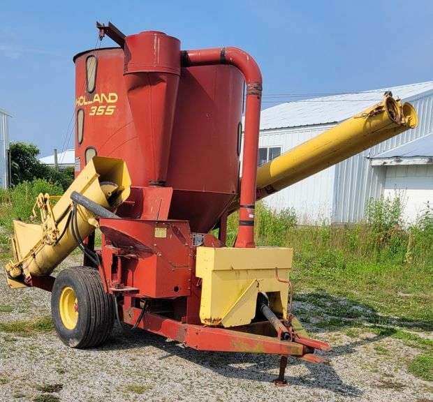 New Holland 355 Grinder Mixer, Hydraulic Drive, Long Auger, Good Condition