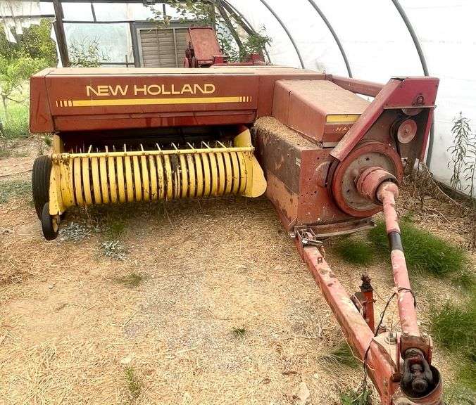 New Holland 316 Baler with a Thrower