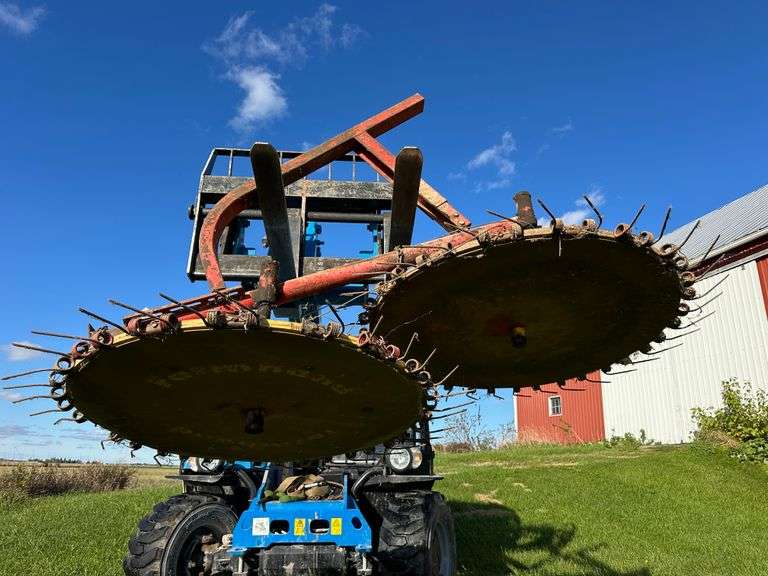 Farmhand 2-Wheel Hay Rake, 48" diameter. Will come with a tractor mount bracket - not pictured.