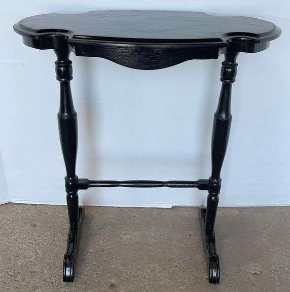Curio table, black finish, 27