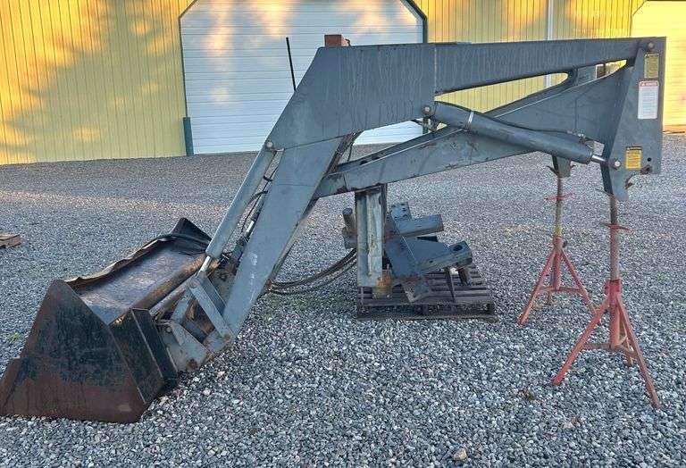 White-New Idea Loader, Model 1185 QA, Ser. No. 37218, Drive-In with QA Bucket, 84" Bucket