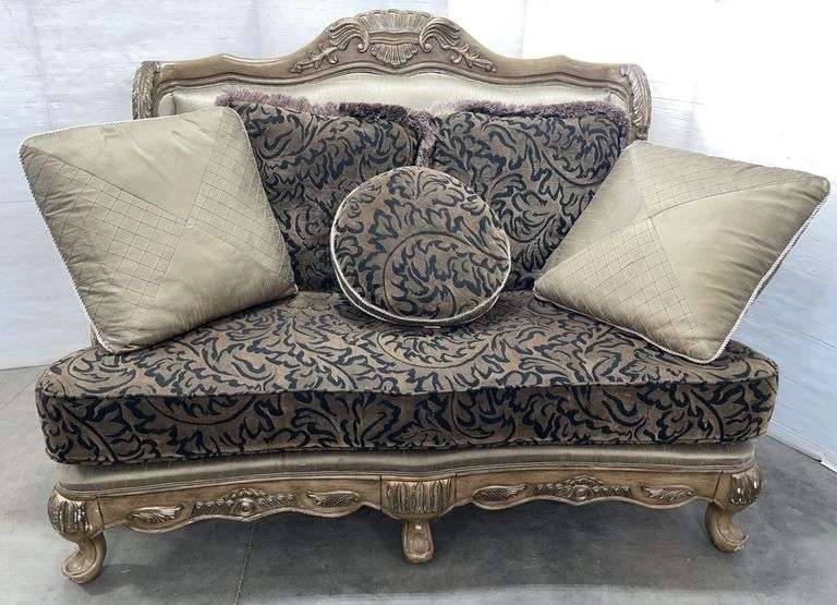 Loveseat with pillows, like new, used