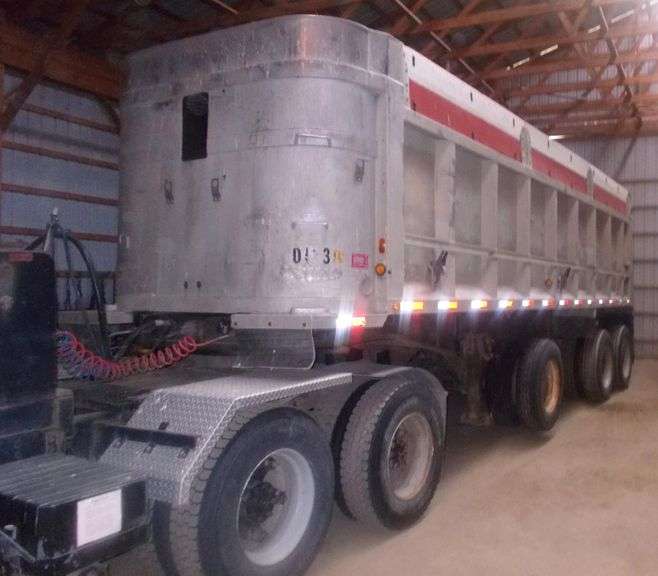 28' Raven Trailer with Tarp, Lift Axle, Clean and Clear Title