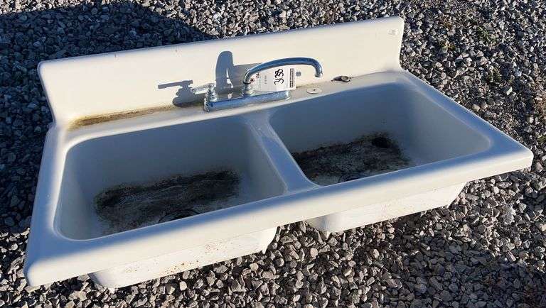 Old style farmhouse sink, rims- 42
