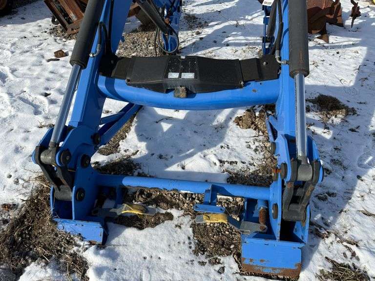 New Holland 820TL Loader - Albrecht Auction Service