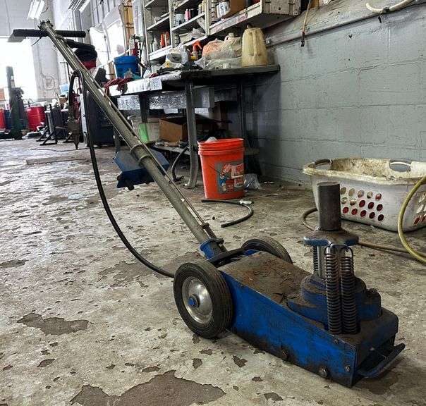 Air Assist Hydraulic Jack