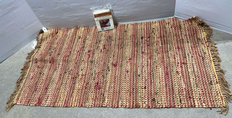 Rag rug with rug pad, 32