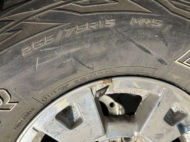 (2)-GM 6-Bolt Aluminum Rims with 265/75R15 Non Matching Tires (one tire ...