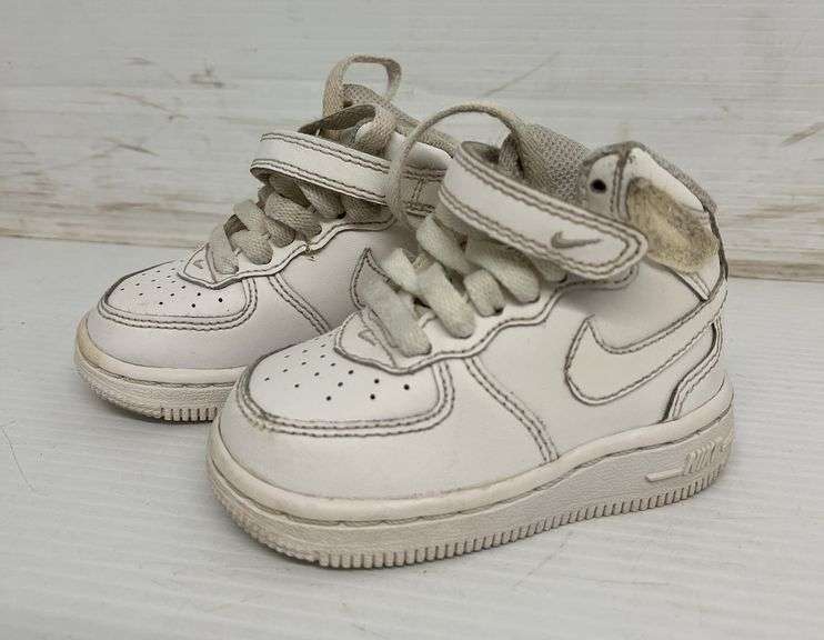Nike baby shoes, US size 4C, wear, discoloration - Albrecht Auction Service