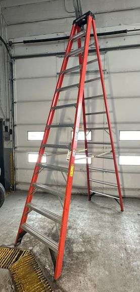 Werner 12' Fiberglass Step Ladder, Model NXT1A12, 300 lb. Capacity