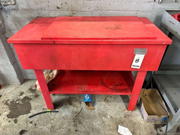 40 Gallon Capacity Parts Washer.  Motor runs when plugged in.  No Fluid.