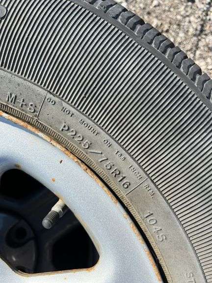 (2) Jeep wheels, Wrangler/Cherokee, P225/75R16, steel, used - Albrecht ...