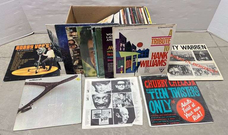 Vintage 1970s 33 1/3 RPM records - Albrecht Auction Service