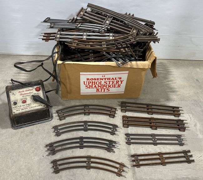 Lionel train track, and controller - Albrecht Auction Service