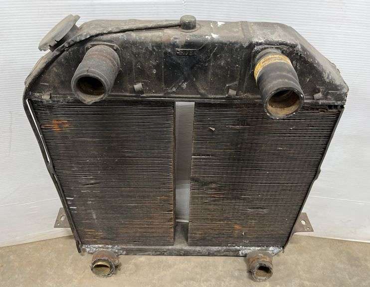 40 Ford Radiator 1939-1940 Ford V8 radiator - Albrecht Auction Service