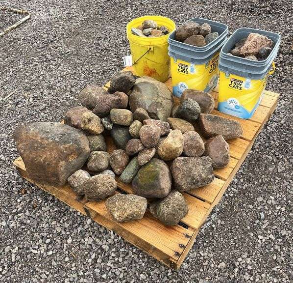 Palleyt Rocks Pallet of rocks - Albrecht Auction Service