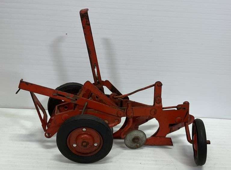 1/16 scale Farmall S60 narrow front with plastic rims and a 2-bottom ...