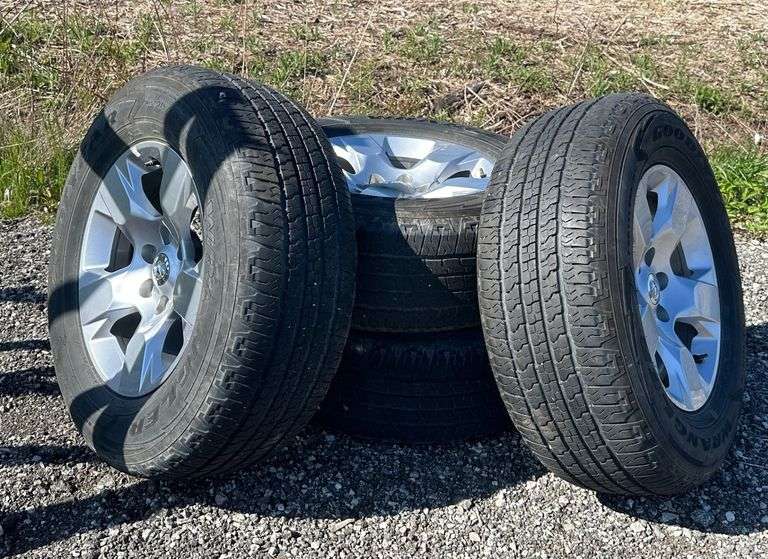 (4) Wrangler Goodyear 275/65R18 tires with rims - Albrecht Auction Service