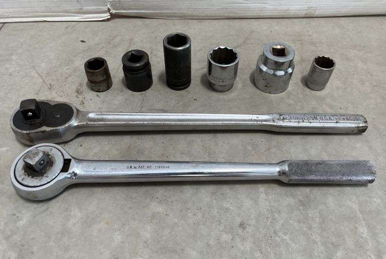 Used Ratchets (2) Large ratchets and sockets that fit, includes one Craftsman, 18 ...