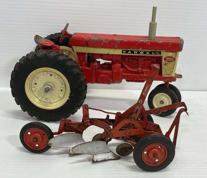 1/16 scale Farmall S60 narrow front with plastic rims and a 2-bottom ...