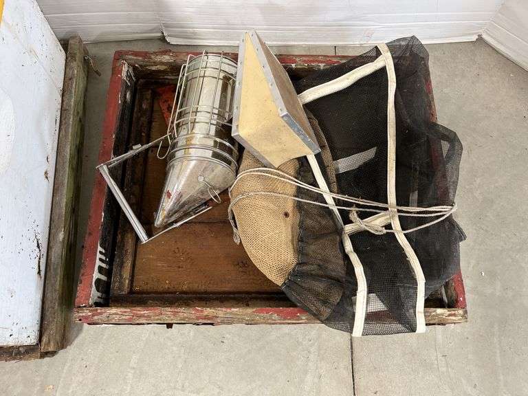 Complete starter beehive, includes: Bottom board, (2) 10-frame deeps ...