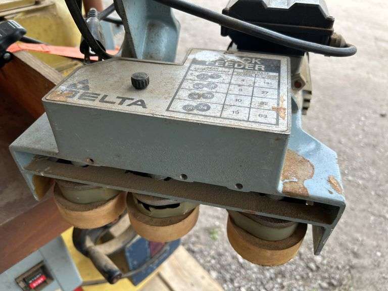 Minimax T3 shaper, includes Delta power feed, various knives/cutters