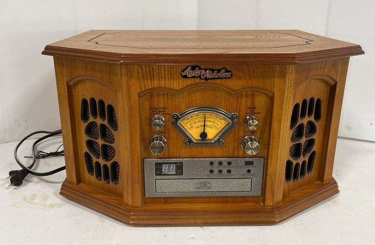 Ander's Nicholson solid wood AM/FM cassette/CD radio player, 17 1/2