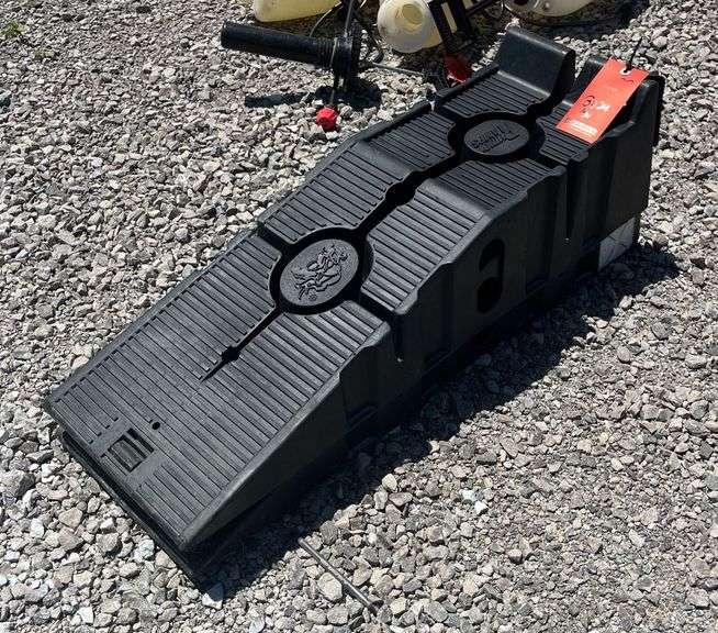 Rhyno Ramp Pair of rhino ramps, has cracks on top, still usable, 11