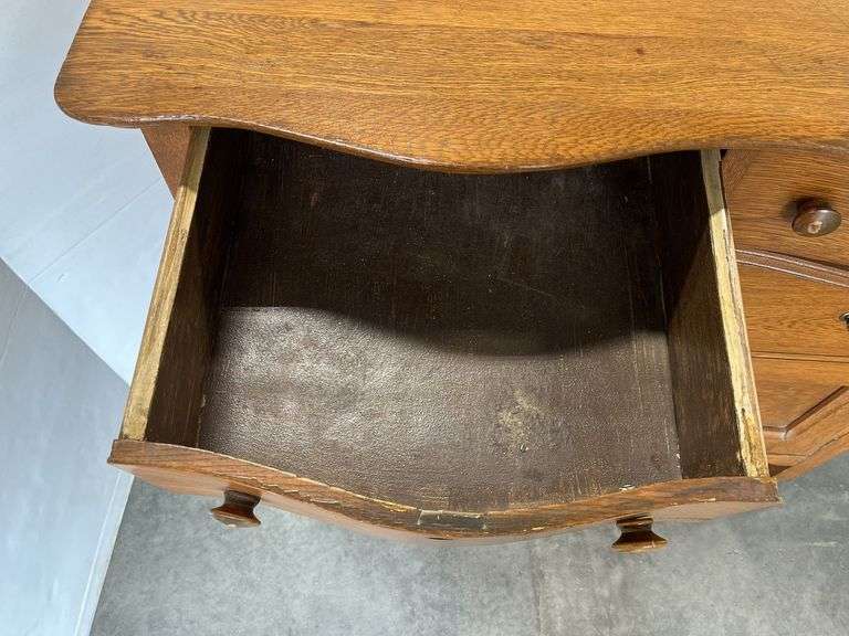 18-133 Traditional Oak Dresser