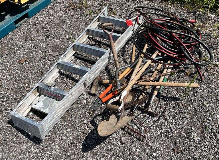 Assorted of garage items, includes: Hose, 6' aluminium ladder, shovel ...