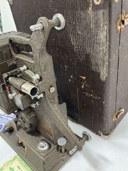 1930s Keystone 8mm movie projector, model R-8, no. 459559, case- 12