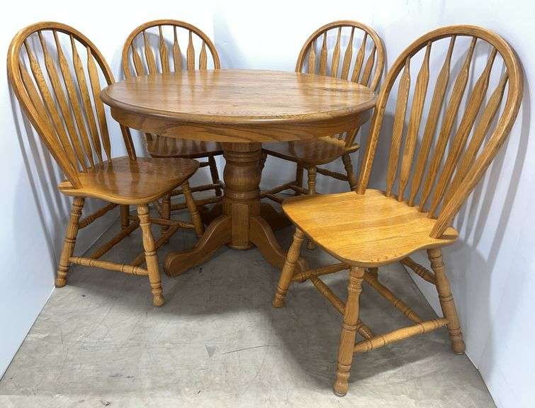 Round oak dining table with (4) Chairs, 42"Dia x 30"H, good